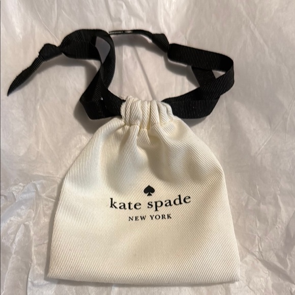 NWOT-Kate Spade Off We Go Daisy Huggies / White and Gold Flower Earrings - Picture 9 of 9